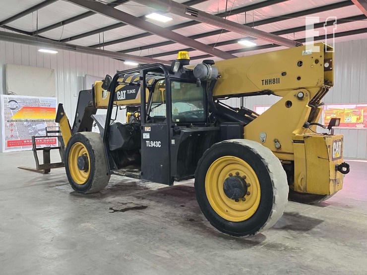 2013-caterpillar-tl943c-image-4
