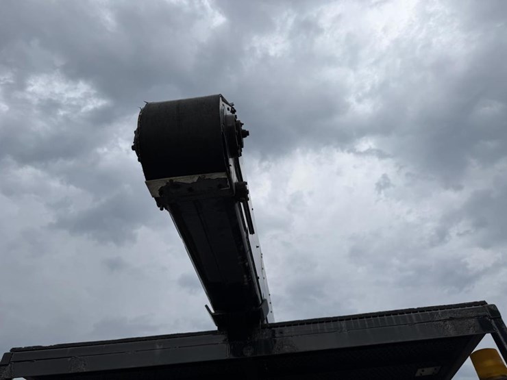 2003-peterbilt-330-image-32