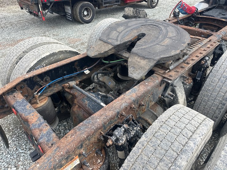 2017-massey-ferguson-8-image-23