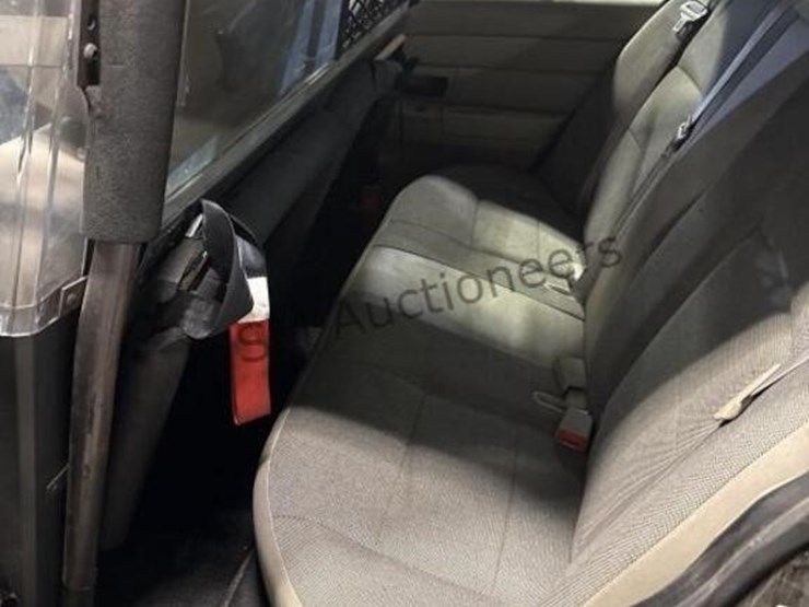 2009-ford-crown-victoria-sdn-image-26