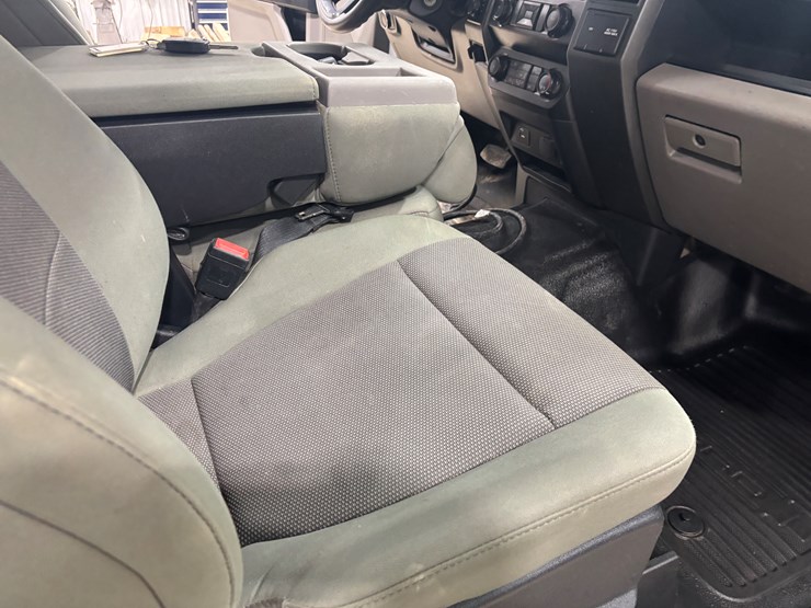 2022-ford-f550-sd-image-38