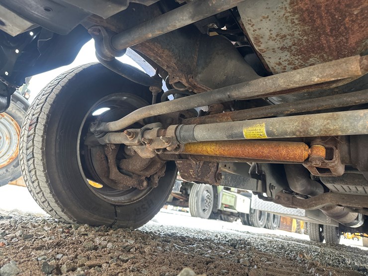 2012-massey-ferguson-8-image-58