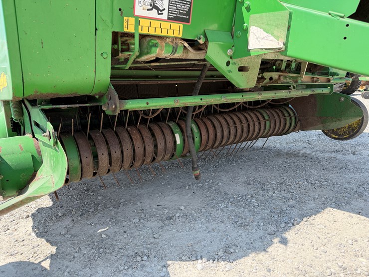 2004-john-deere-567-image-3