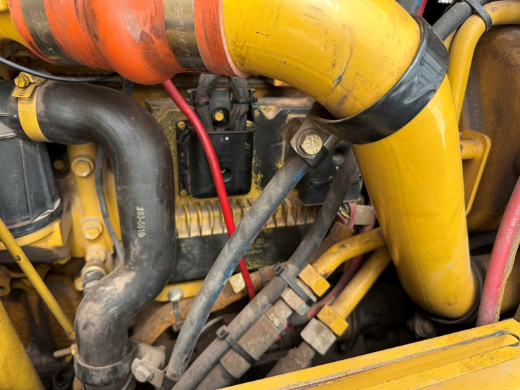 caterpillar-160m-image-41