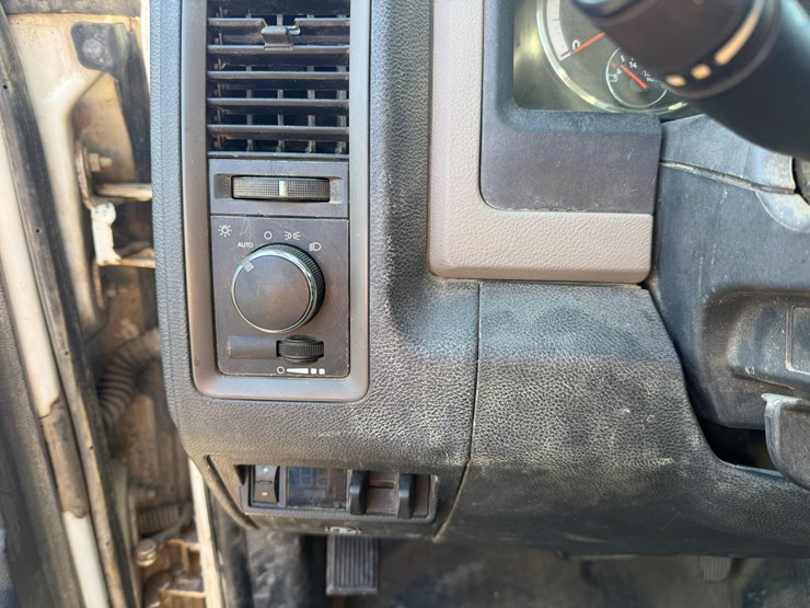 #2034-•-2012-ram-5500-heavy-duty-service-truck-image-50