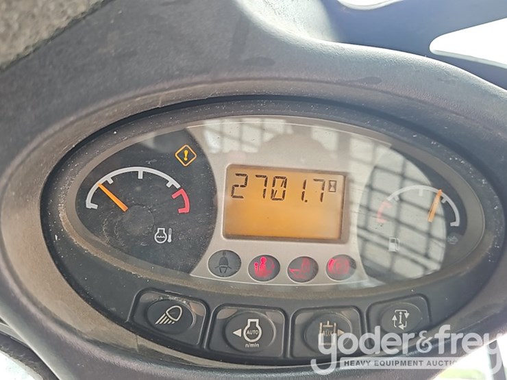 2019-bobcat-t740-image-32