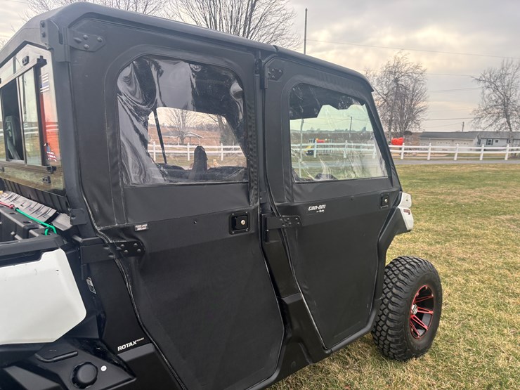 #2311-•-2023-can-am-hd-9-defender-xt-4x4-utv-image-15