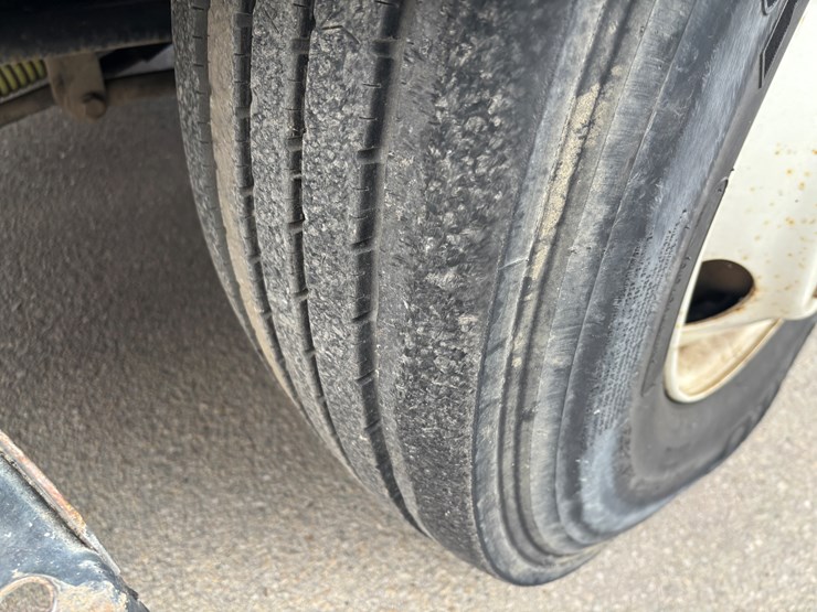 2005-gmc-t7500-image-112