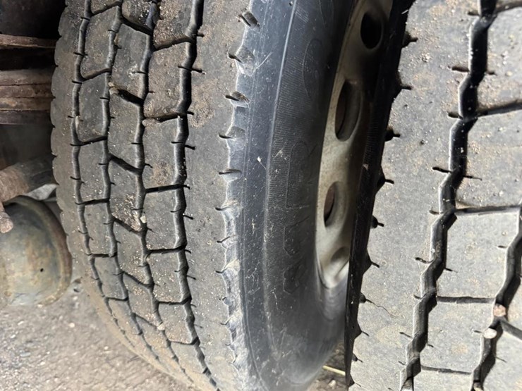 2003-peterbilt-330-image-79