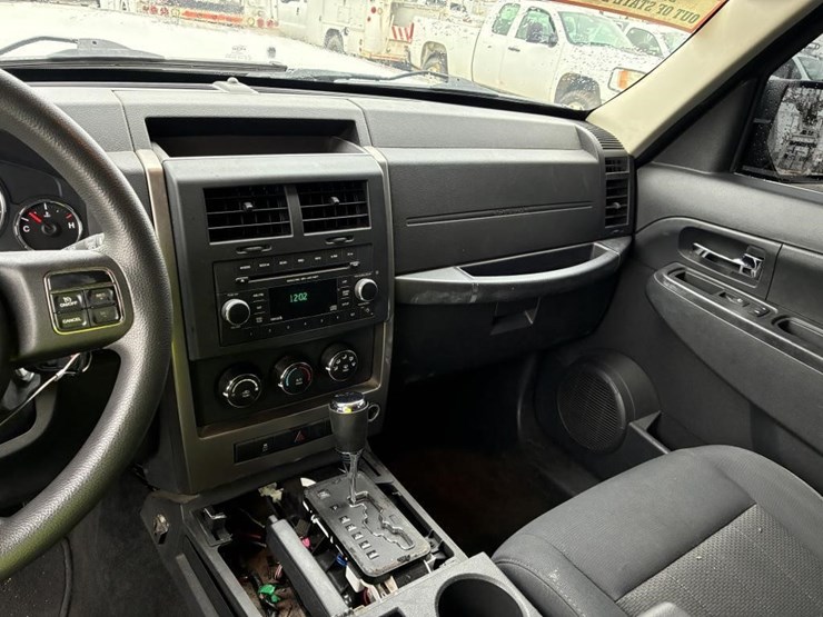 2012-jeep-liberty-image-19