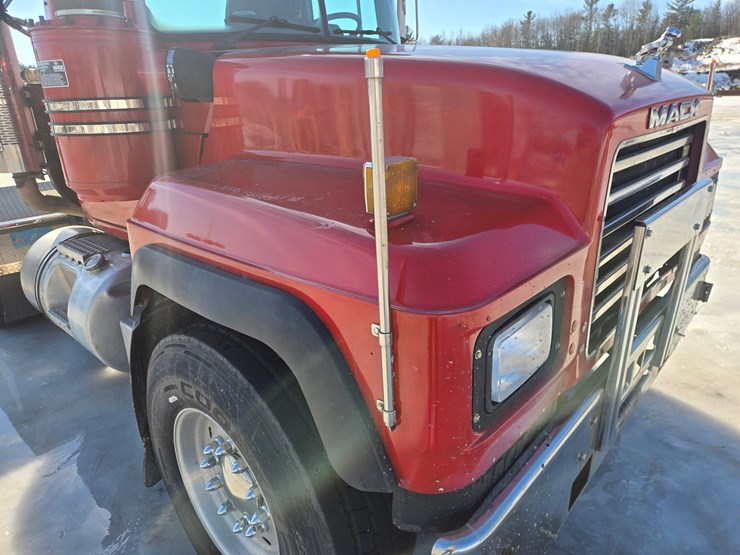 2000-mack-rd688s-image-15