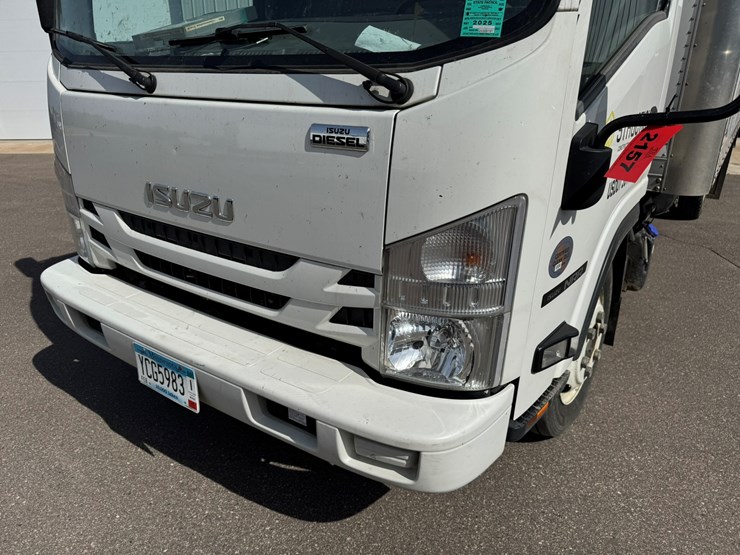 2019-isuzu-nrr-image-10