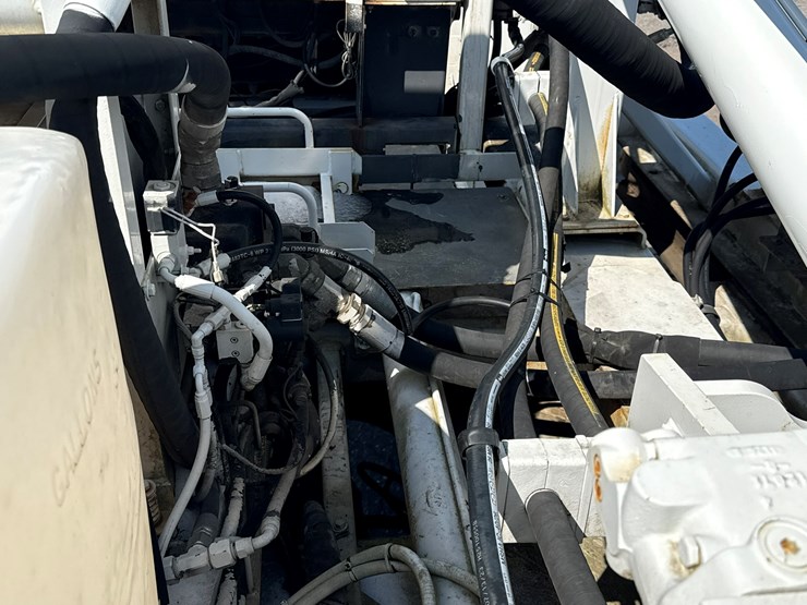 2002-freightliner-fl80-image-35