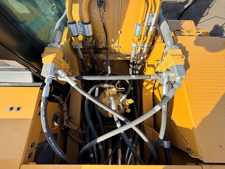 caterpillar-340-image-35