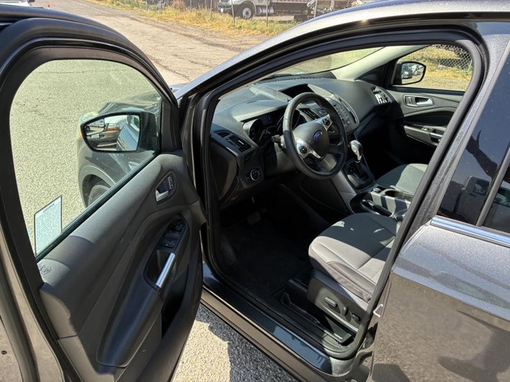 2015-ford-escape-se-image-13