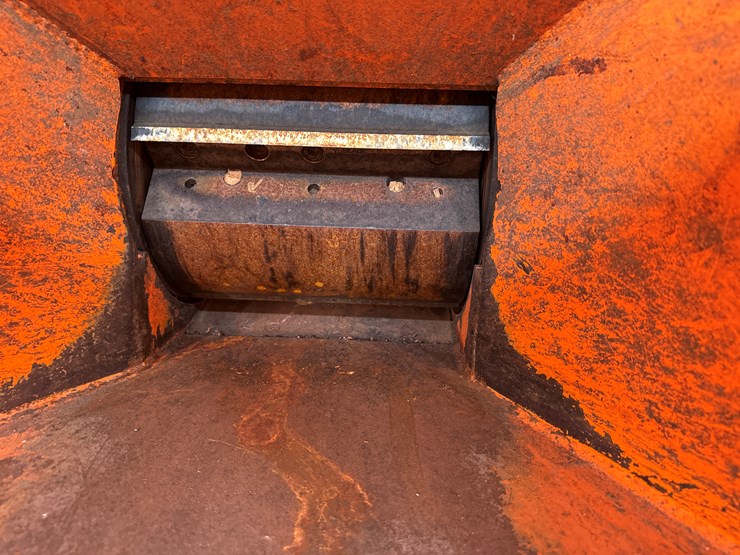 2009-massey-ferguson-8-image-22