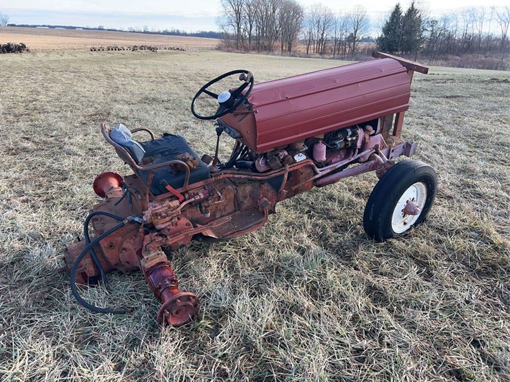 international-parts-tractor-image-4