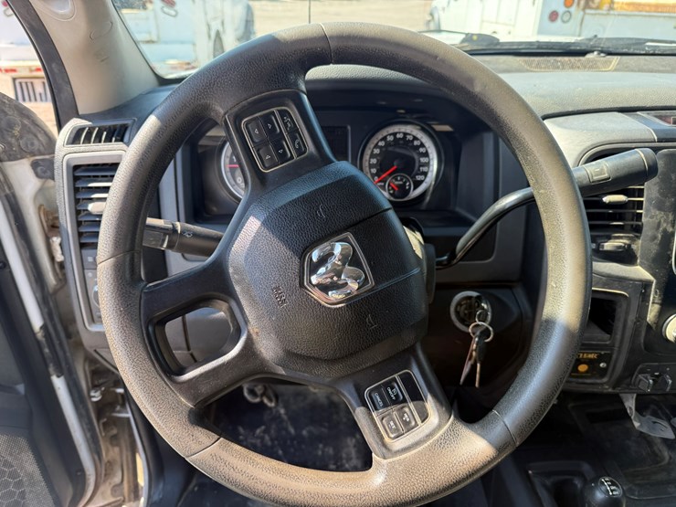 #2049-•-2015-ram-5500-heavy-duty-service-truck-image-41