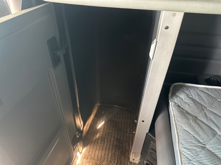 2013-peterbilt-365-image-50