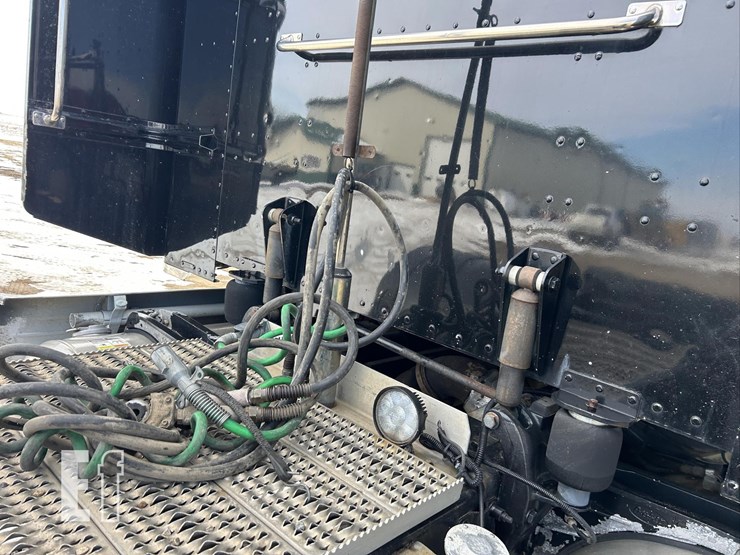 2012-peterbilt-386-image-54