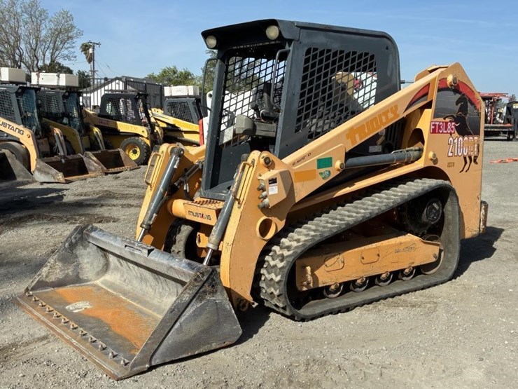 2012-mustang-2100rt-image-1