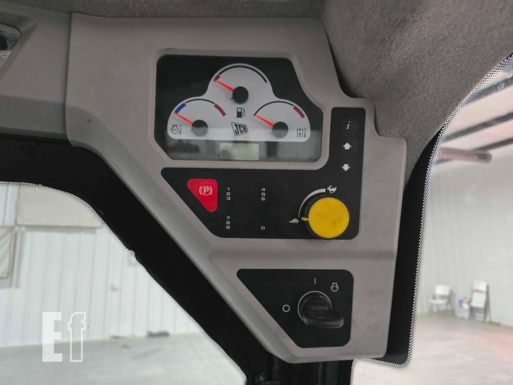 2021-jcb-3ts-8t-image-18