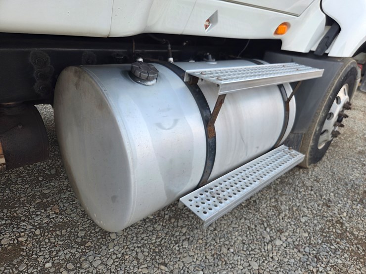 2013-international-prostar-image-16