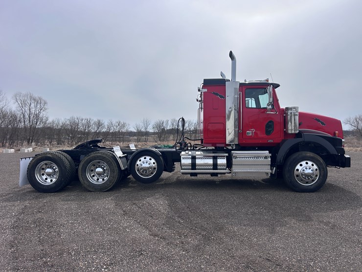 #1009-•-2012-western-star-conventional-4-sleeper-cab-truck-tractor-image-6