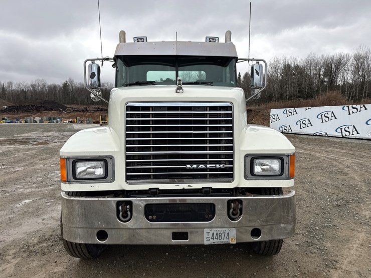 2014-massey-ferguson-8-image-8