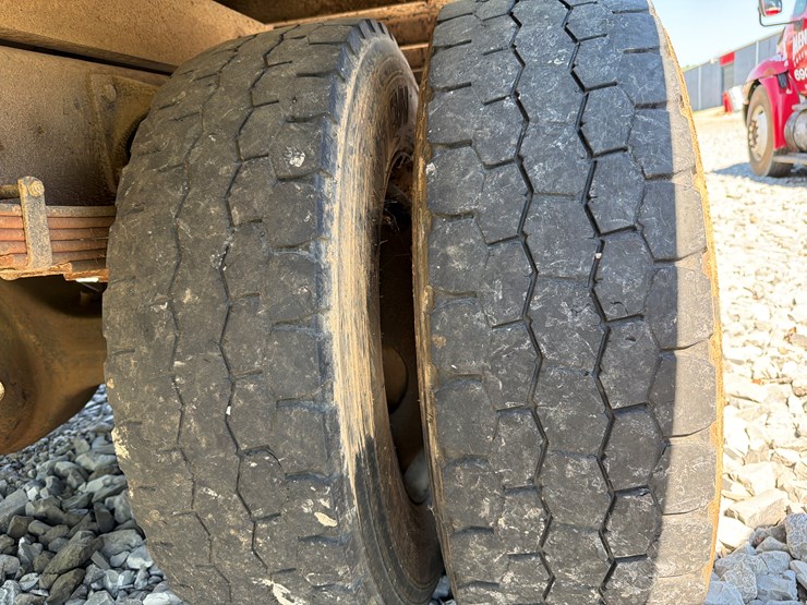 2005-international-durastar-4400-image-52