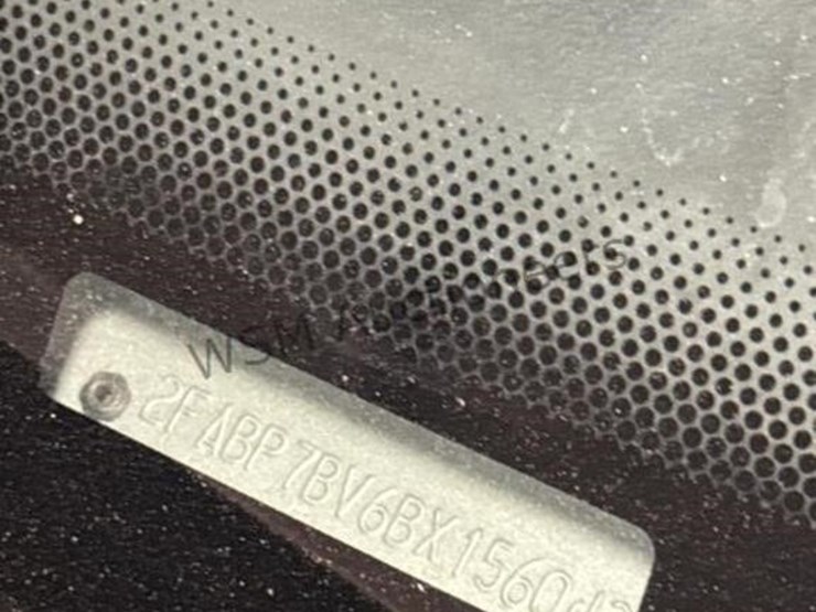 2011-ford-crown-victoria-sdn-image-15