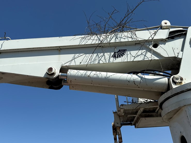 2010-international-7400-image-34