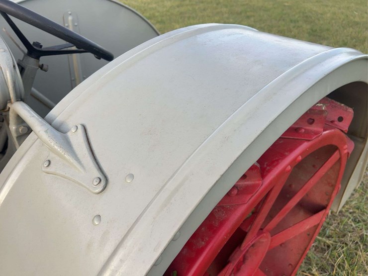 brand-new-never-used-1925-fordson-tractor-image-48