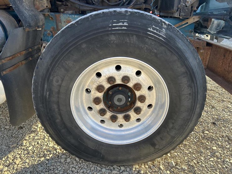 2001-mack-ch613-image-95