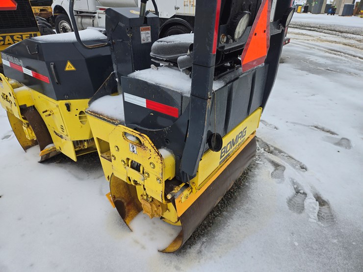 2004-bomag-bw120ad-4-image-16