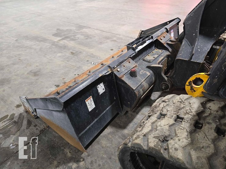 2020-jcb-3ts-8t-image-12