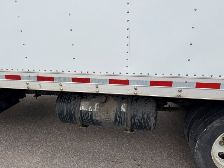 2019-isuzu-nrr-image-27