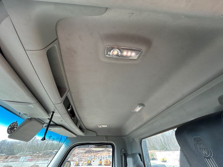 2017-kenworth-t680-image-90