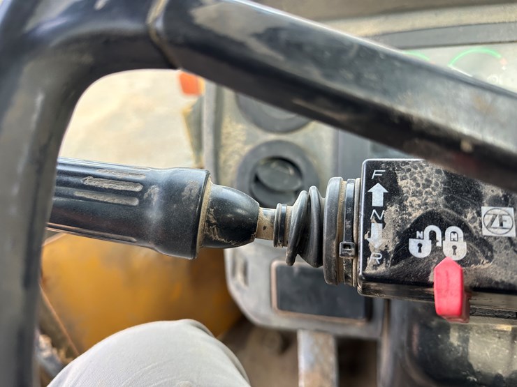 2005-deere-544j-image-42