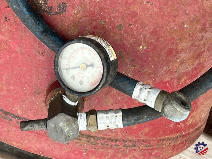 midwest-air-works-12-gal.-portable-air-tank-image-9