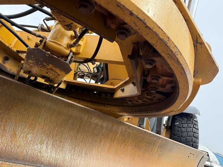 caterpillar-160m-image-26