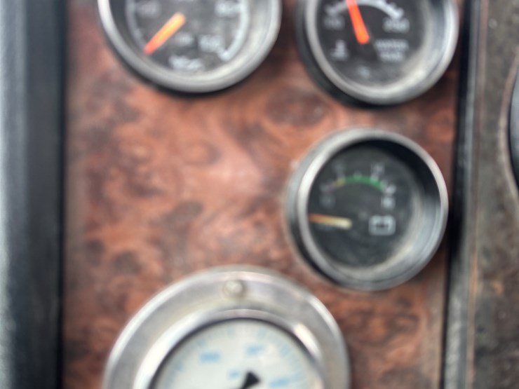 2004-kenworth-w900-image-40