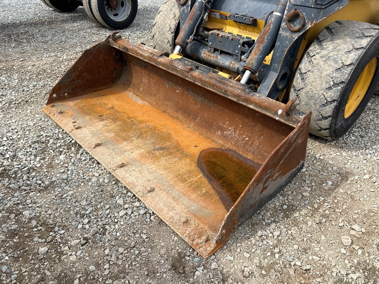 2020-deere-332g-image-9