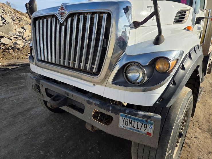 2012-international-7600-image-10