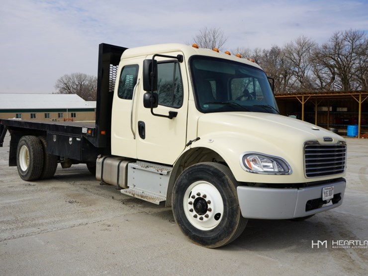 2023-freightliner-m2-106-image-3