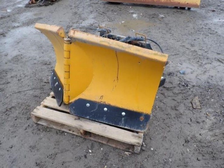 trackless-hydraulic-v-plow-image-1