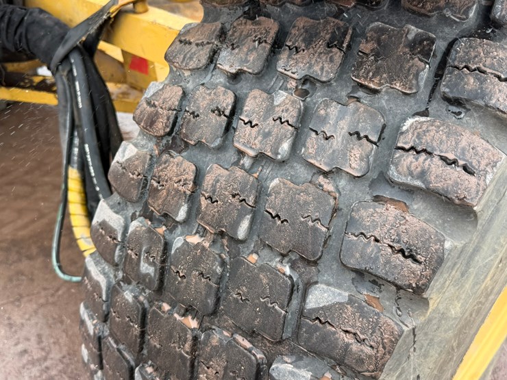 caterpillar-160m-image-112