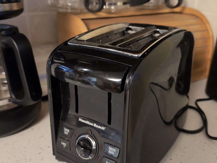 kitchen-appliances---coffee-grinder,-coffee-maker,-toaster,-can-opener-and-breadbox-image-4