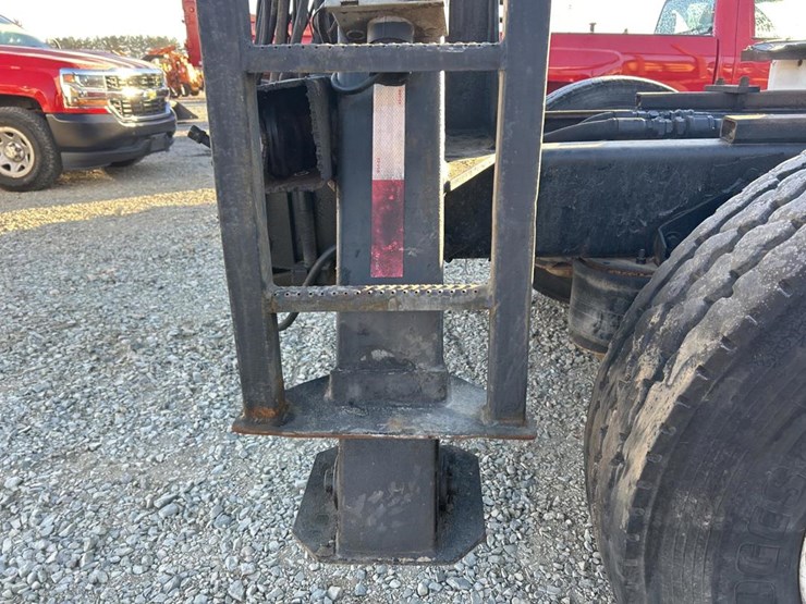 2001-mack-ch613-image-22