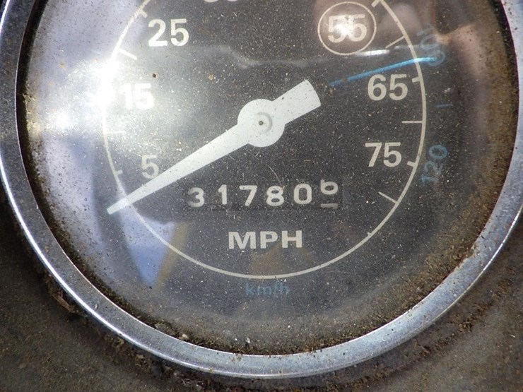 1984-ford-9000-image-31